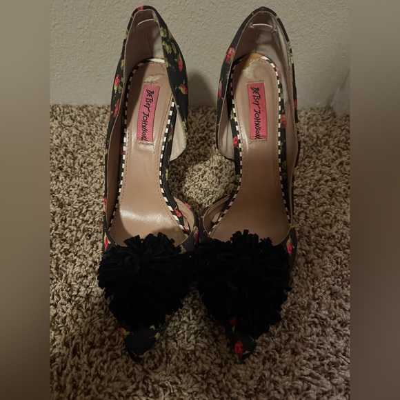 Betsey Johnson Black Floral Heels - Picture 1 of 4